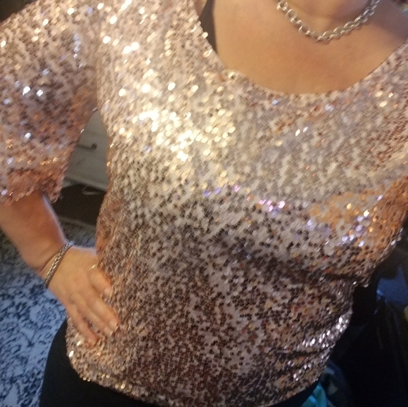 Rose goldish pink sequined top. - Picture 3 of 5